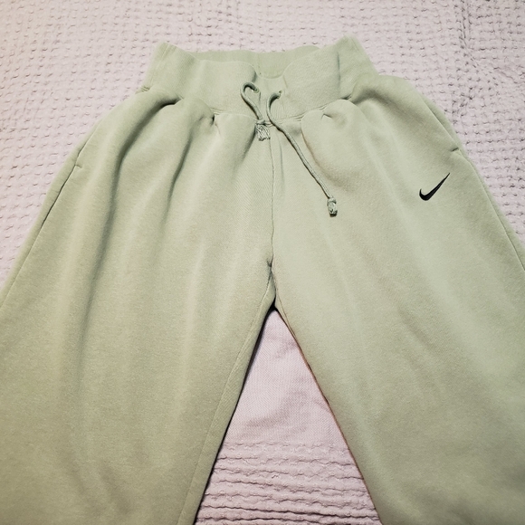 Nike Phoenix Fleece High-Rise Wide-Leg Sweatpants - Oil Green S - Picture 4 of 13